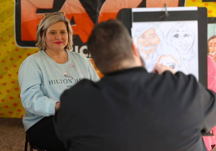 Artists draws a woman at Chow Wagon.JPG
