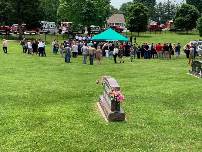 MORE MCCLANAHAN FUNERAL - CEMETERY - 5-21-2022 3.jpg