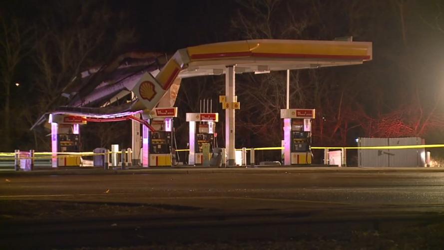 STRONG WINDS BEHIND GAS STATION AWNING 12-31-19 (1).jpg