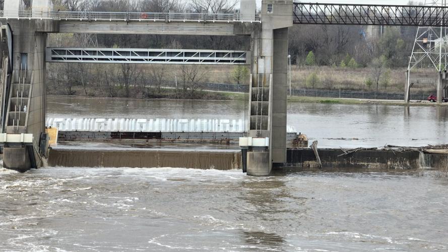 Barges Loose on Ohio River