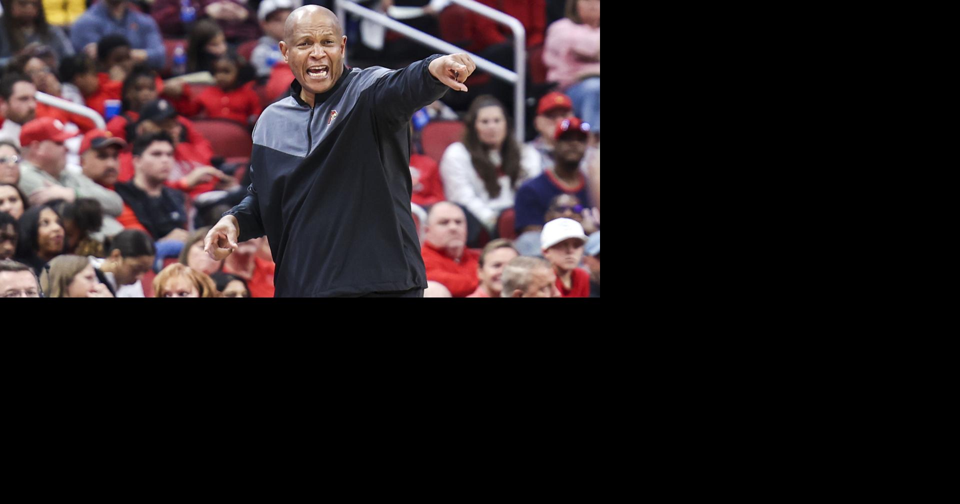 WATCH: Dog poops on court at Louisville basketball halftime show 