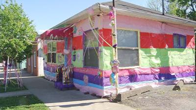 New Albany man decorates his home in honor of mothers who died from COVID-19