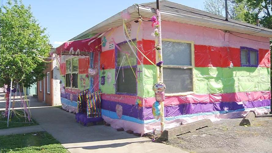 New Albany man decorates his home in honor of mothers who died from COVID-19