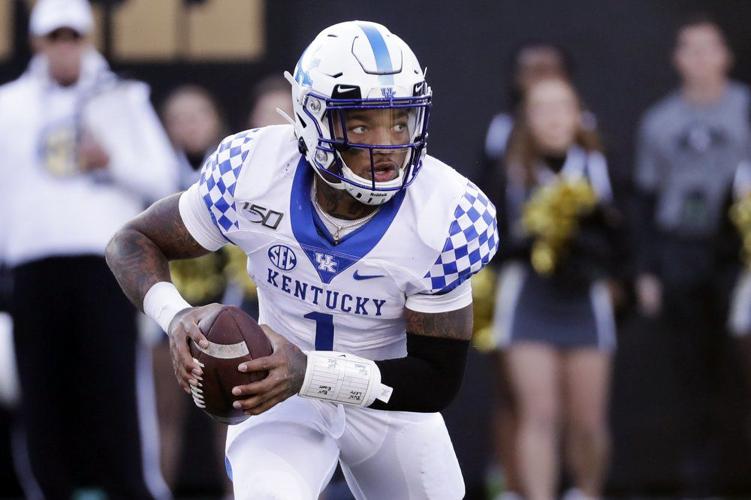 Kentucky's Lynn Bowden Jr. carries the ball