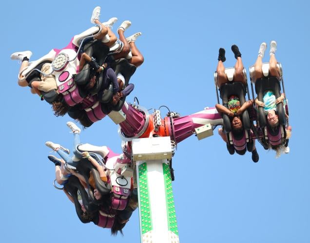 People tossed around at Midway Ride.JPG
