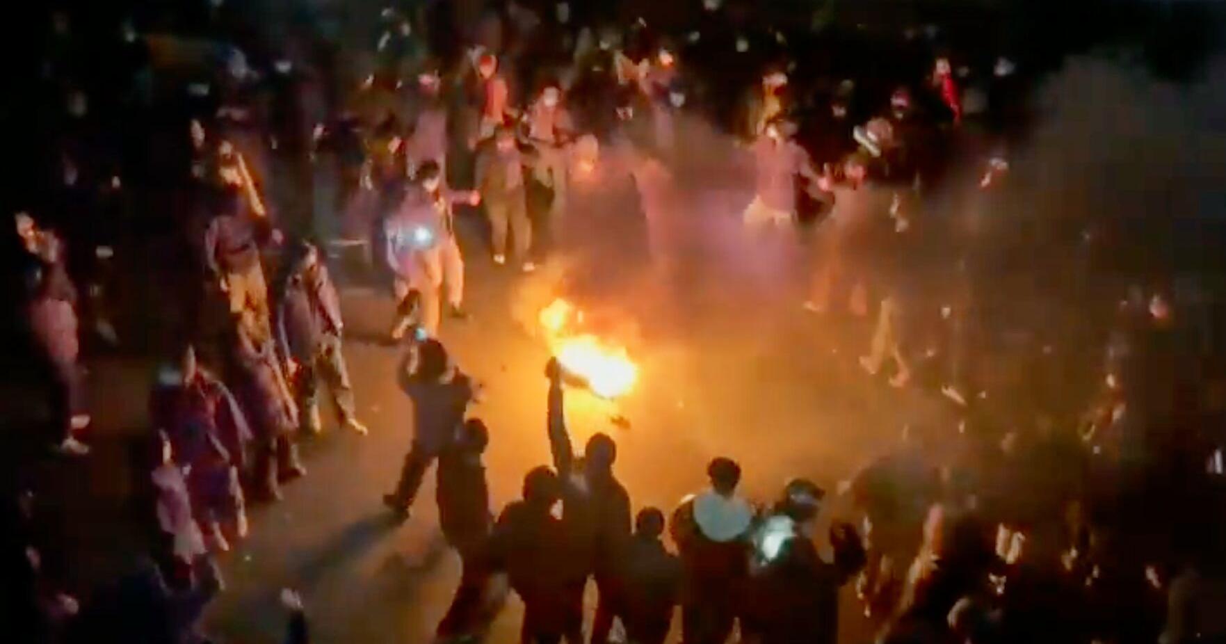 Activists say Iran crackdown has killed at least 6 , 221 people , as the country currency plunges