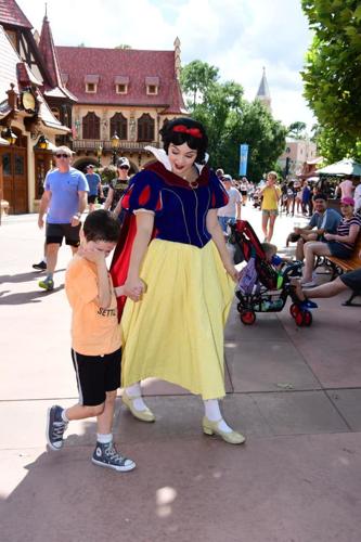 Snow White comforts child with autism (Aug. 2019)