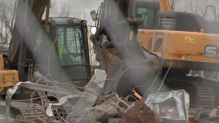 CLARKSVILLE INN DEMO UPDATE 5pVO.transfer_frame_1965 close-up.png