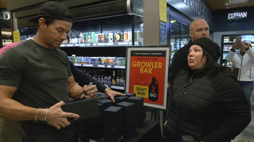 Mark Wahlberg at Liquor Barn (5).jpeg