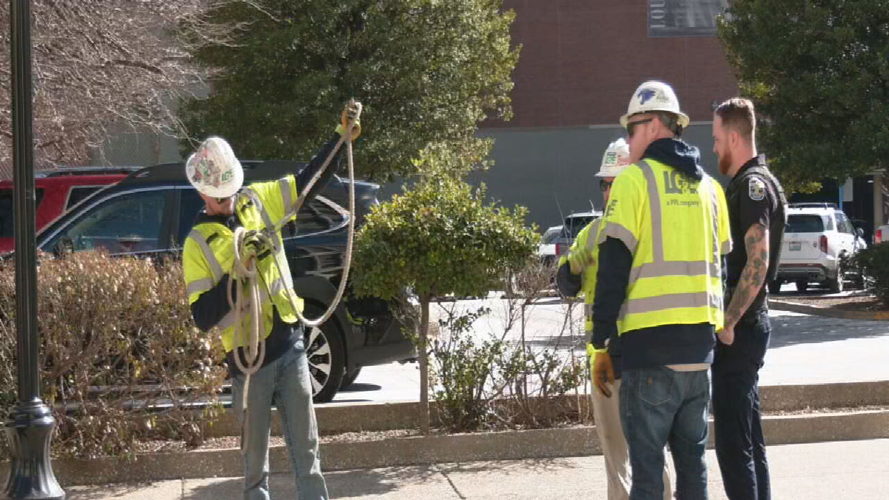 LG&E Crews respond to gas leak in downtown Louisville