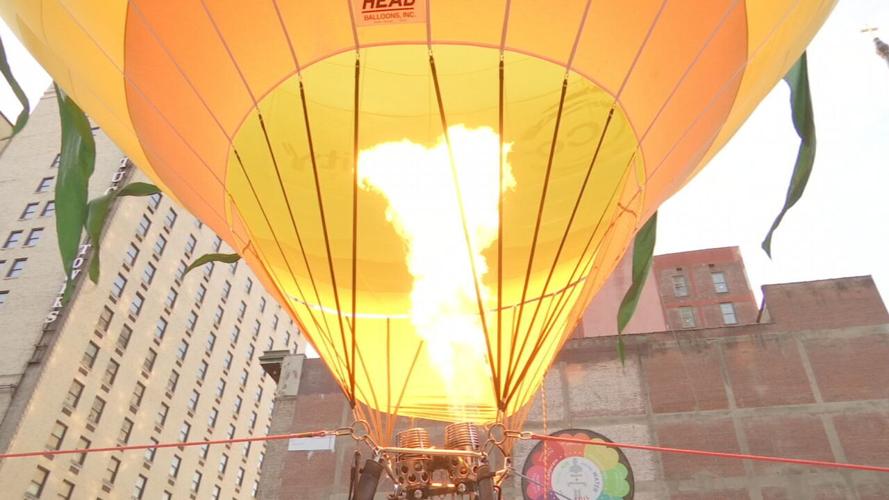 Downtown balloon glow for COVID victims 6.jpeg
