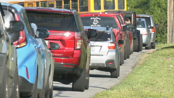 Car rider chaos: JCPS parents could feel bus transportation cuts in ...