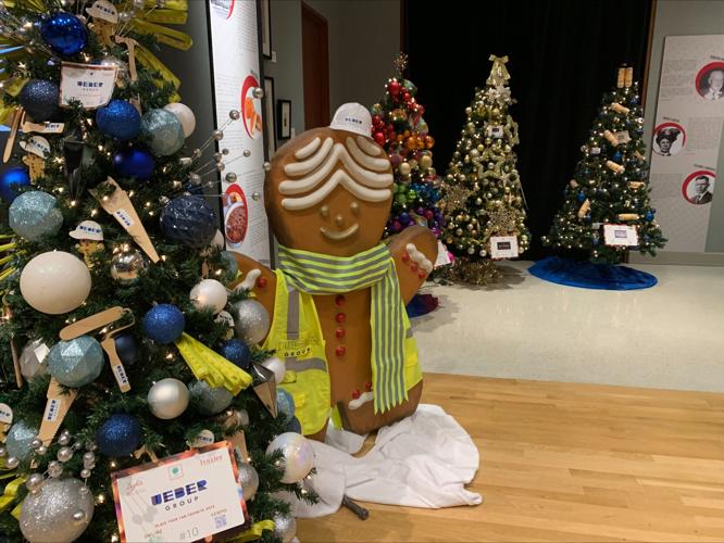 Gingerbread man lights on main.jpeg