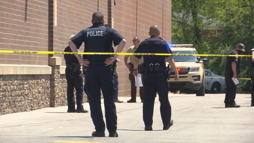 DIXIE HWY KROGER SHOOTING 4-27-2021 (3).jpeg