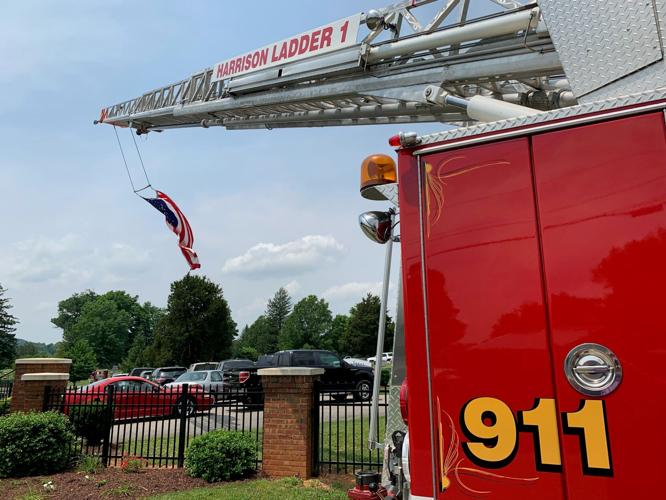 MCCLANAHAN FUNERAL - CEMETERY - 5-21-2022 10.jpg