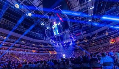 Shane Gillis at the KFC Yum! Center