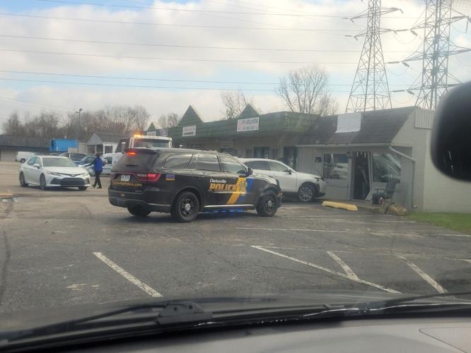 CAR CRASHES INTO CLARKSVILLE SALON.jpg
