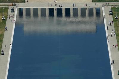 APTOPIX Lincoln Memorial Reflecting Pool