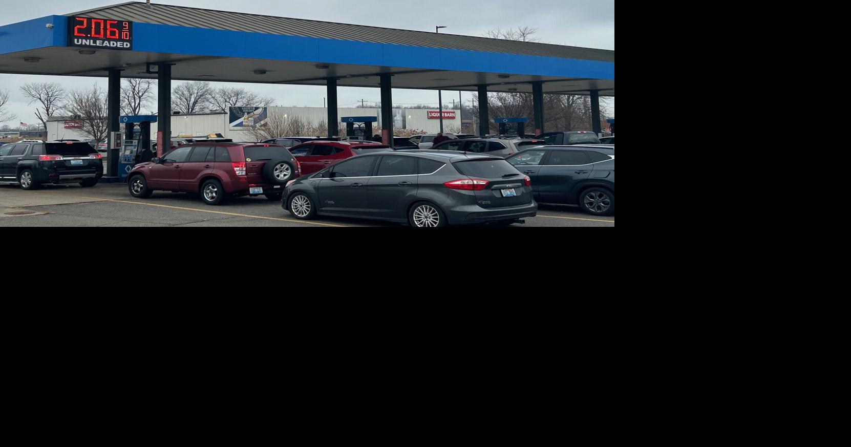 Lower gas, airfare prices ease holiday travel crunch in Louisville area this Christmas