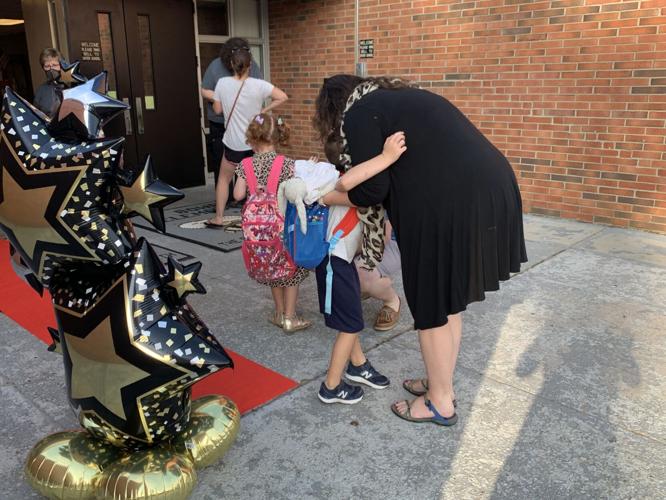 Bowen Elementary back to school jcps hug 08-10-22.jpg