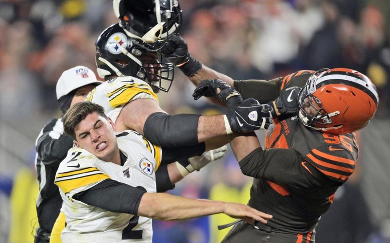 BROWNS - STEELERS BRAWL - AP 11-14-19 1.jpeg