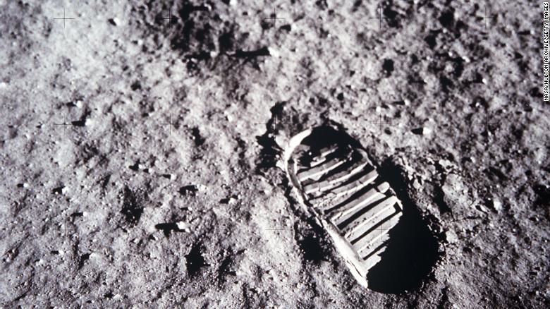 Boot print on lunar surface.jpg