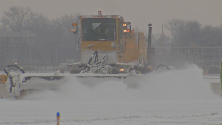 Louisville Muhammad Ali International Airport (KSDF) snow removal equipment