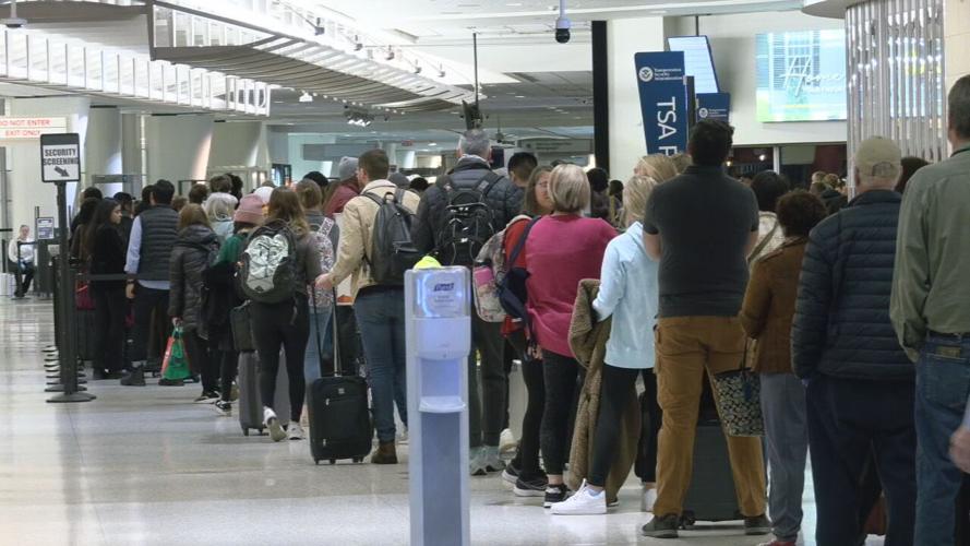 Long lines at Louisville Muhammad Ali Internatinal