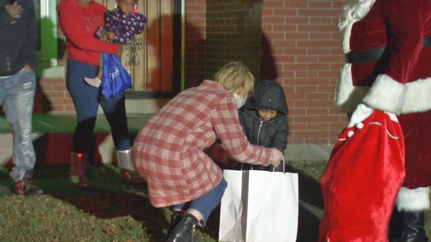 MAKE-A-WISH-SANTA VISITS SHIVELY BOY-12-23-20 (3).jpeg