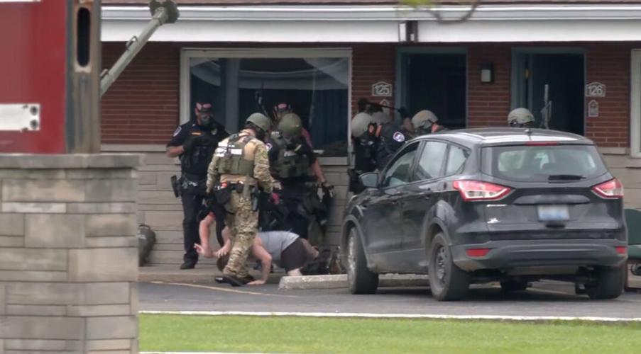 Suspect pulled from Jeffersonville motel during police investigation