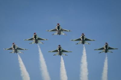 US AIR FORCE - THUNDERBIRDS FLYOVER 2024