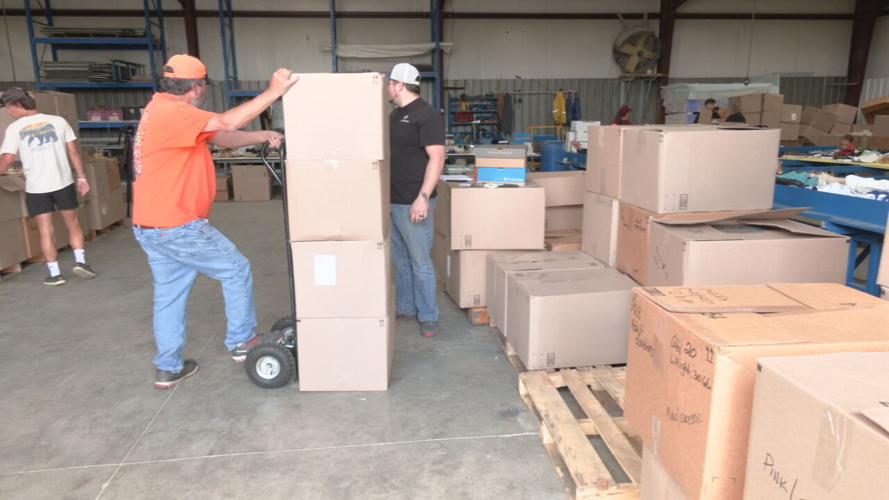 Volunteers collect donations for London, Ky. tornado victims 5-22-25