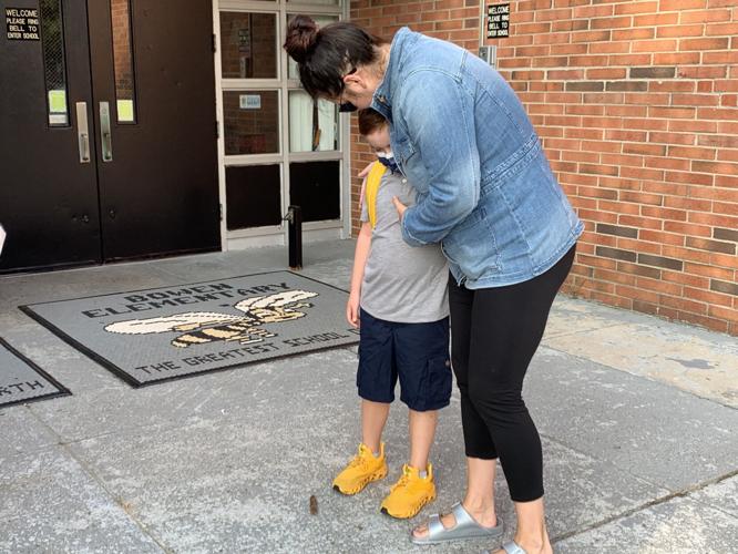 Bowen Elementary back to school hug jcps 08-10-22.jpg
