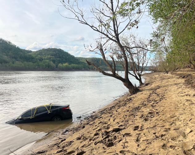 Car in Ohio River at Greenwood Boat Ramp in Louisville 4-21-25