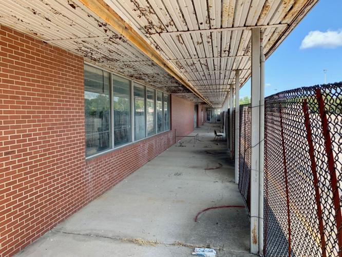 Vacant Redmar Plaza.jpg