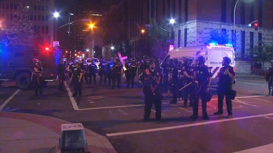 Louisville police protest night.jpg
