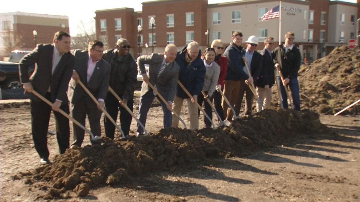 Crews break ground on new Walcott Jeffersonville apartment complex