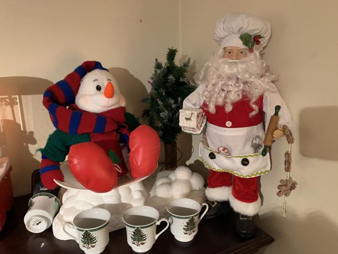 CHRISTMAS CAFE ON FRANKFORT AVENUE - KK - 8-26-2020  (12).JPG