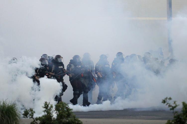 Police move toward Minneapolis demonstrators