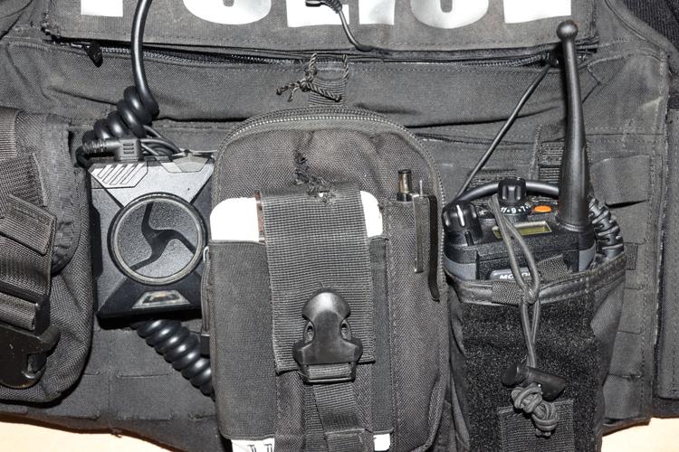 vest phone pouch outter.JPG
