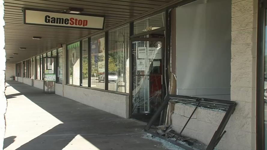 Looting in Louisville - GameStop