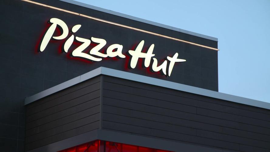 Pizza Hut logo on building Yum Brands credit.jpg
