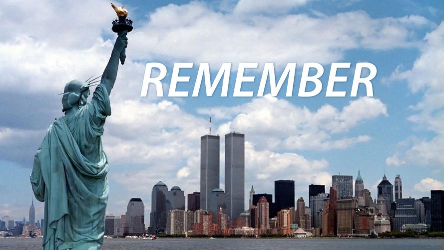 911 - Statue of Liberty in view of Twin Towers