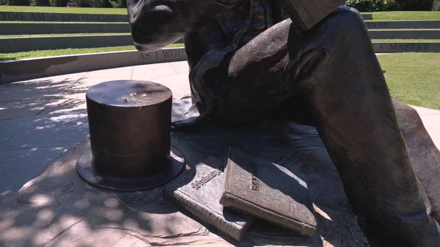Top hat returned to Abraham Lincoln statue at Waterfront Park
