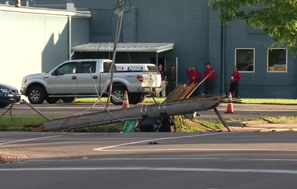 Man dies after car crashes in California neighborhood