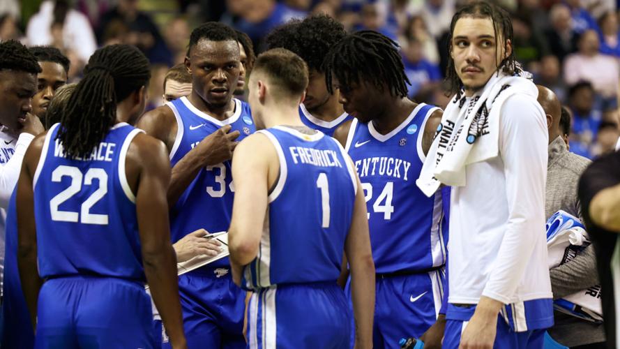 Kentucky basketball huddle