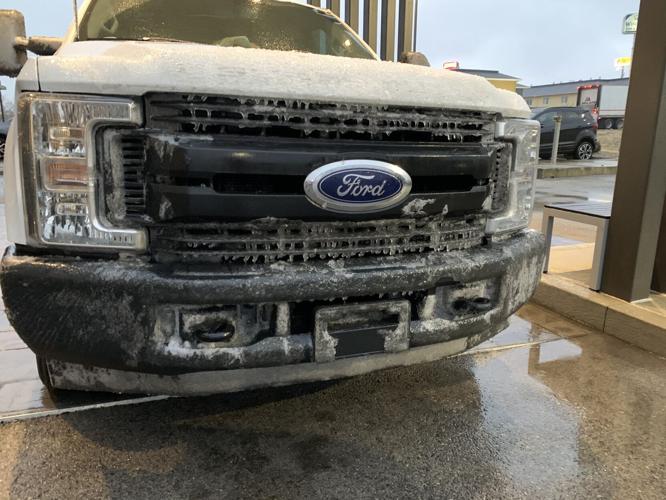 Elizabethtown-Icy truck that drove from Cincinnati-2-10-21.jpg