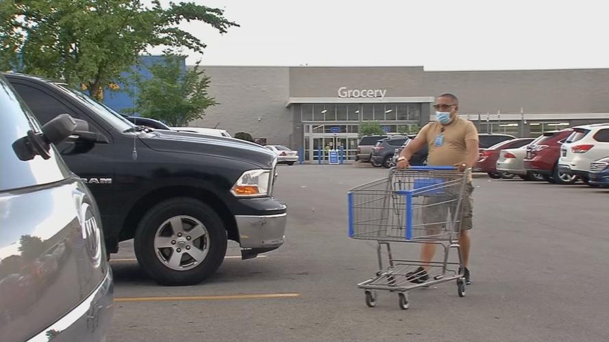 Grocery shopper with mask.jpg