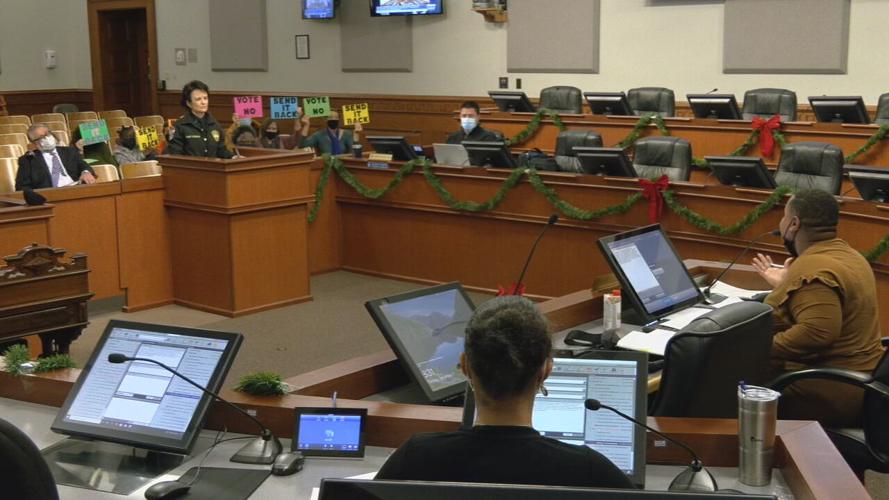 Committee approves LMPD officers contract on Dec.7 , moves to full council.