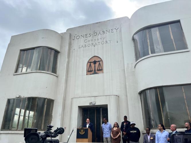 Greenberg speaks at Rhodia site